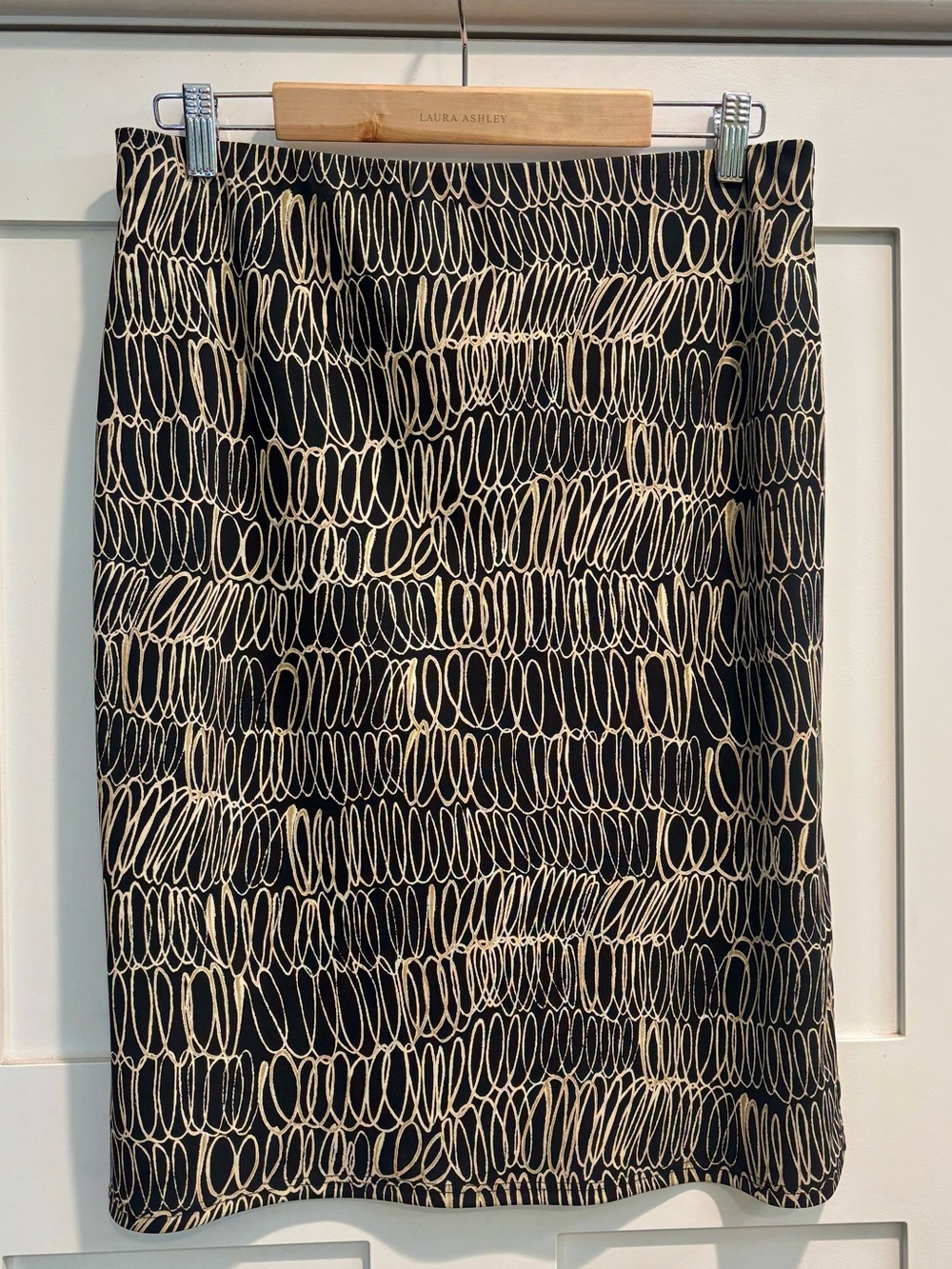 Max Studio stretchy pencil skirt with side slit - size L